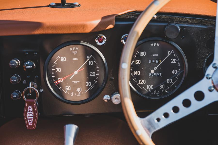 Панель приборов Jaguar XKSS Continuation (XKSS775) 2017 года  (фото 4 из 24)